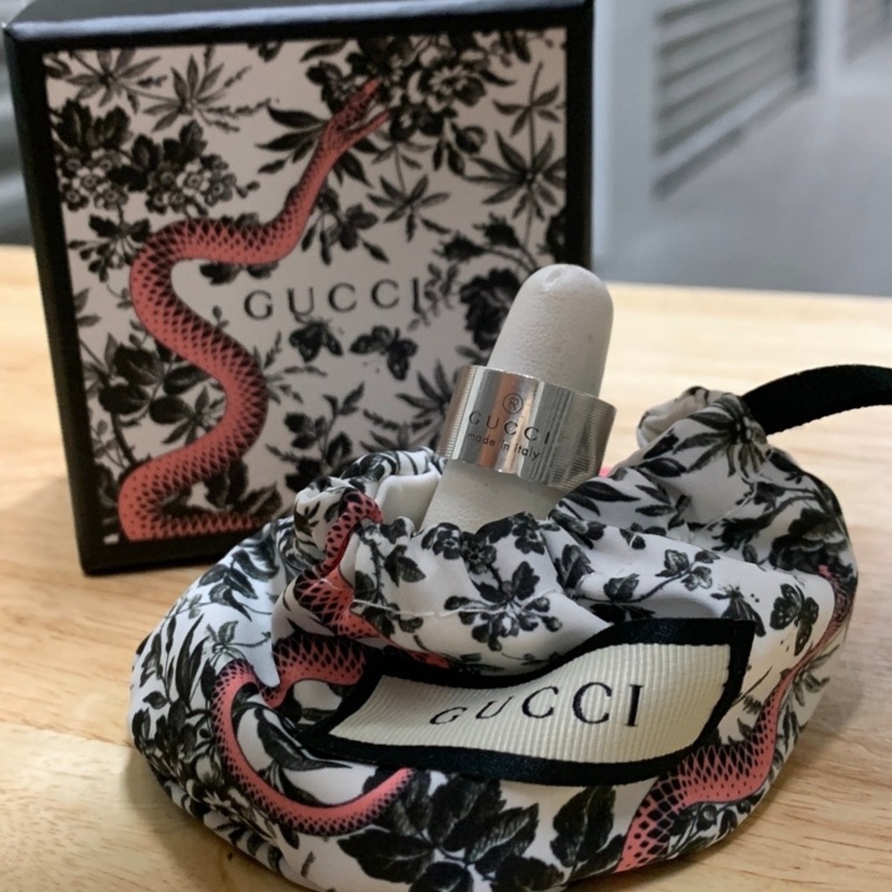 Gucci Logo Name Ring